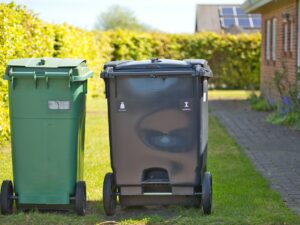 trash-can-waiting